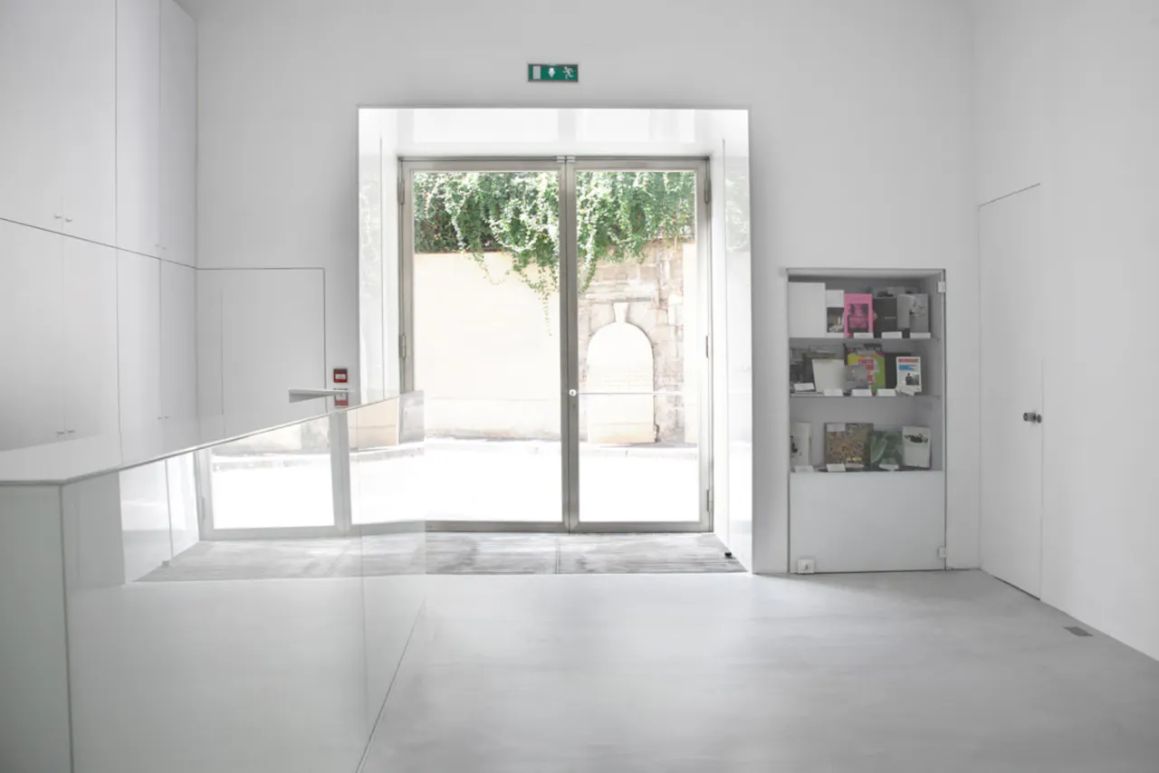 Sublime Space in Vibrant Le Marais - Image 2