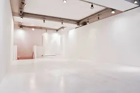 Art Showroom in Le Marais - Image 1