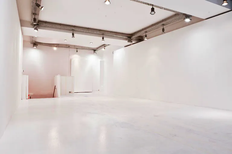 Art Showroom in Le Marais - Image 1