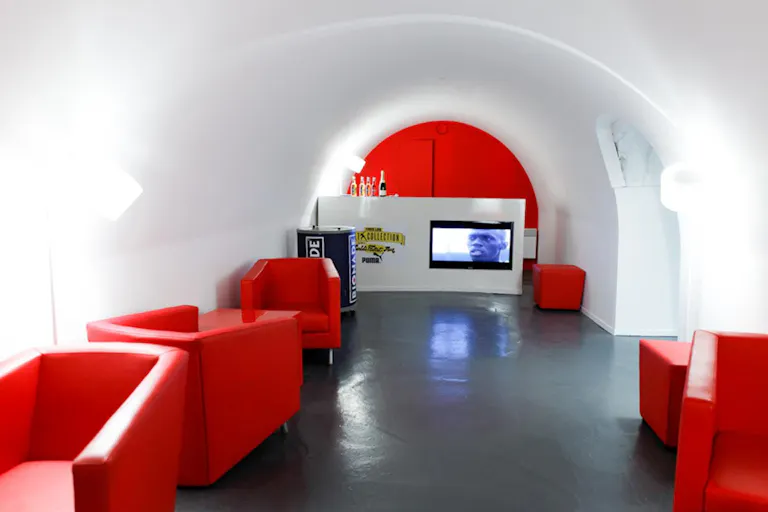 Art Showroom in Le Marais - Image 3