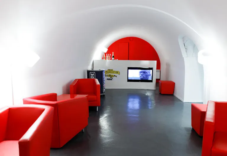 Art Showroom in Le Marais - Image 3
