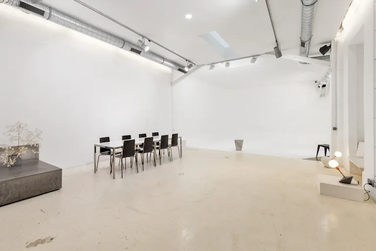 Space in Stylish Le Marais - Image 3