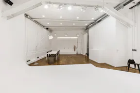 Space in Stylish Le Marais - Image 4