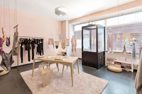 Space in Stylish Le Marais - Image 9