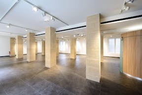 Showroom in Historical Le Marais - Image 3