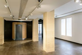 Showroom in Historical Le Marais - Image 5