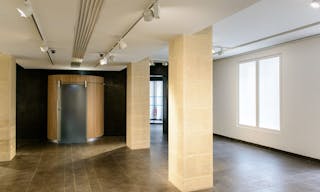 Showroom in Historical Le Marais - Image 5