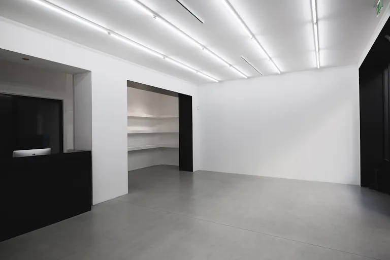 Art Gallery in Lively Réaumur - Image 2