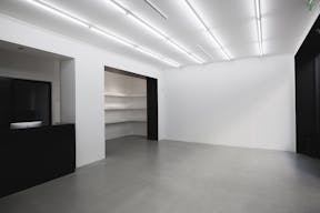 Art Gallery in Lively Réaumur - Image 2