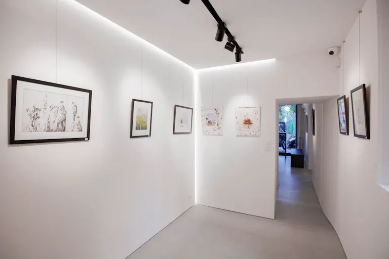 Superb Gallery in Busy Le Marais - Image 1