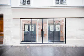 Superb Gallery in Busy Le Marais - Image 5
