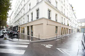 Superb Gallery in Busy Le Marais - Image 6