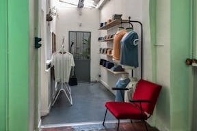Superb Corner Boutique in Le Marais - Image 5