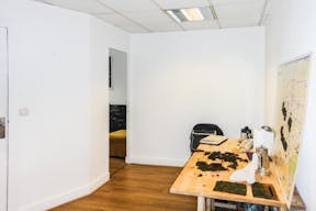 Showroom in Folie-Mericourt - Image 7