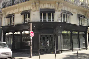 Highly Visible Space in Heart of Vibrant Marais - Image 8