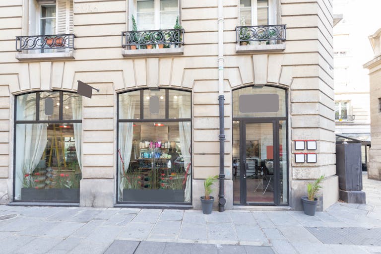 Pop-Up Boutique in Le Marais - Image 2