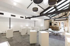 Contemporary Store in Le Marais - Image 1