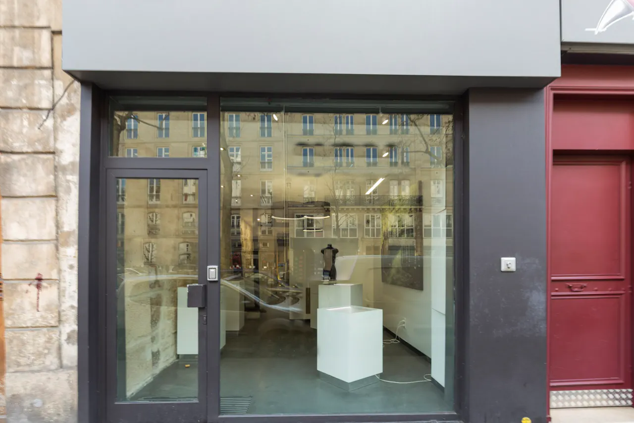 Contemporary Store in Le Marais - Image 2