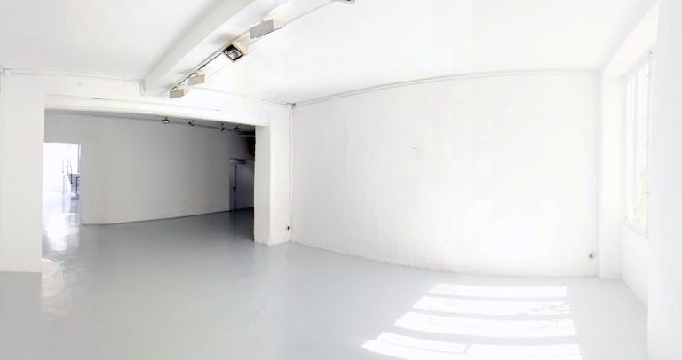 Amazing Space in Arty Le Marais - Image 4