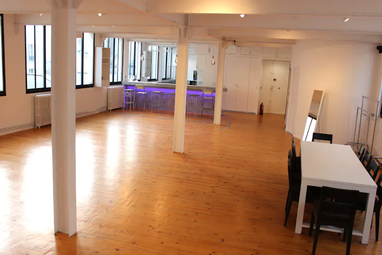 Loft Showroom in République - Image 0