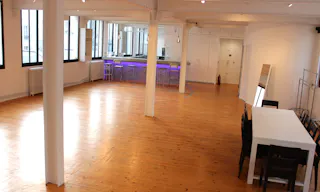 Loft Showroom in République - Image 0