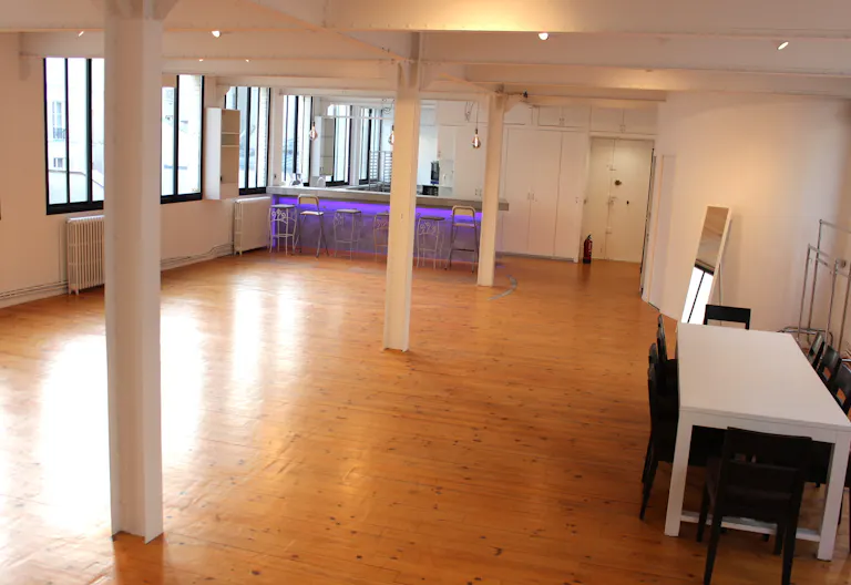 Loft Showroom in République - Image 0