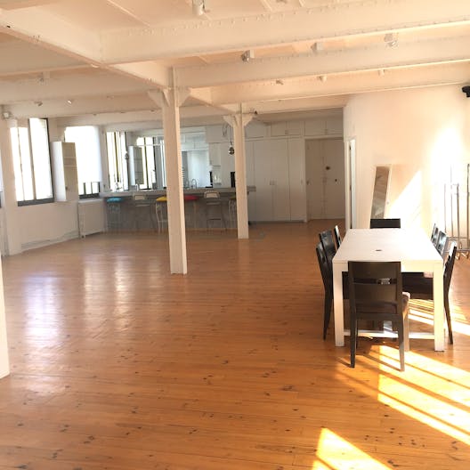 Loft Showroom in République - Image 2