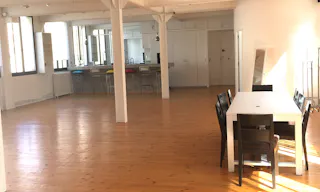 Loft Showroom in République - Image 2