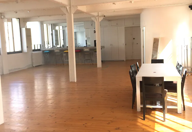 Loft Showroom in République - Image 2