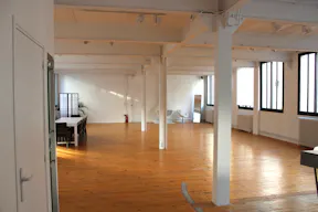 Loft Showroom in République - Image 3
