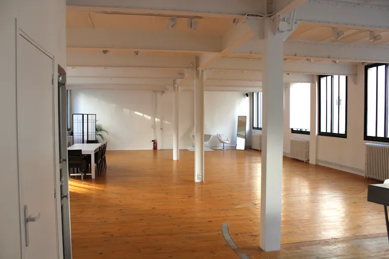 Loft Showroom in République - Image 3