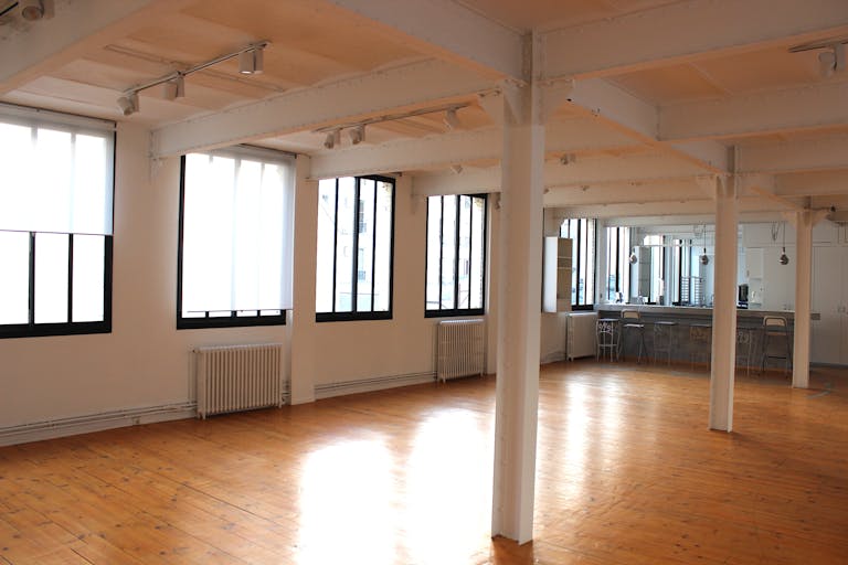 Loft Showroom in République - Image 4