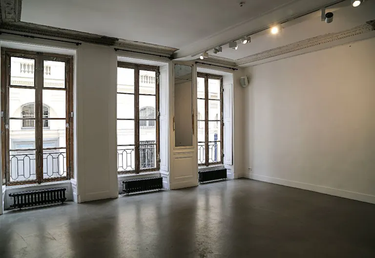 Stunning Showroom Near L'Opera - Image 4