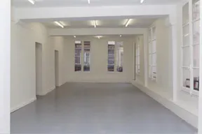 Modular Shop in Vibrant Châtelet - Image 1