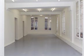 Modular Shop in Vibrant Châtelet - Image 1