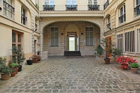 Incredible Warehouse in Le Marais - Image 4