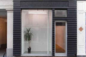 Serene Showroom in Le Marais - Image 0