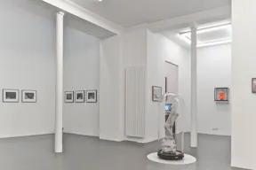 Serene Showroom in Le Marais - Image 1