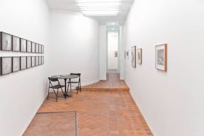 Serene Showroom in Le Marais - Image 2