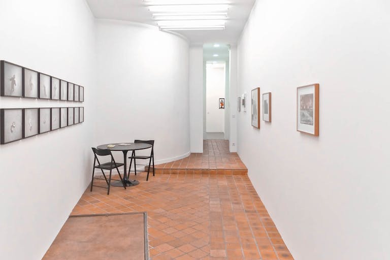 Serene Showroom in Le Marais - Image 2