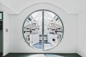 Industrial Style Space in Lively Bastille - Image 5