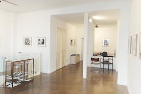 Pop-Up Store in Vibrant Marais - Image 1