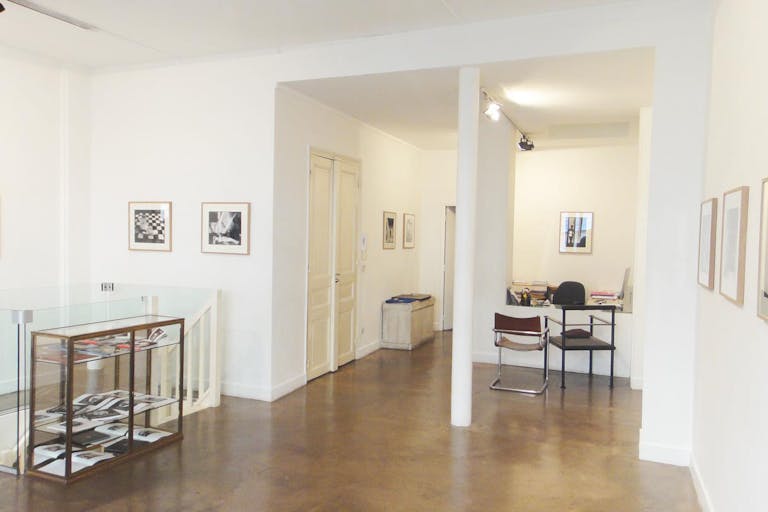 Pop-Up Store in Vibrant Marais - Image 1