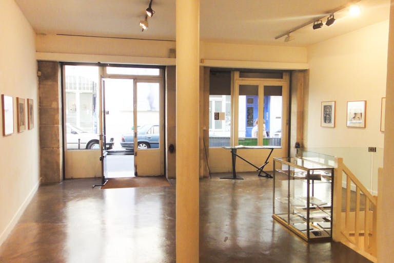 Pop-Up Store in Vibrant Marais - Image 3