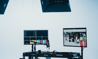 Luxurious, ground-level Soundstage with gorgeous lounge, large garage door and private parking - Image 7