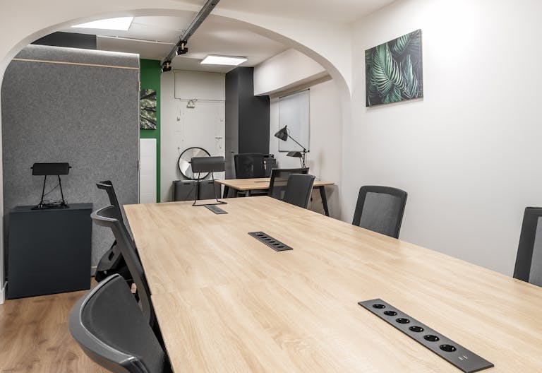 Élégant Showroom Éphémère in Paris - Image 4