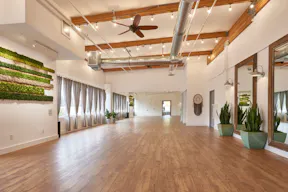 RUSTIC SPACIOUS LOFT STUDIO WITH MOUNTAIN VIEWS - Image 0