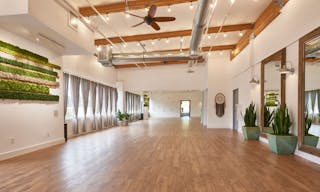 RUSTIC SPACIOUS LOFT STUDIO WITH MOUNTAIN VIEWS - Image 0