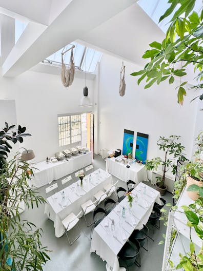 Bright Loft: 450 sqm Versatile Industrial Space with Stunning Daylight and Minimalist Design - Image 3