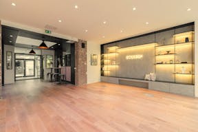 Loft sous verrière - Equiria Showroom - Image 17